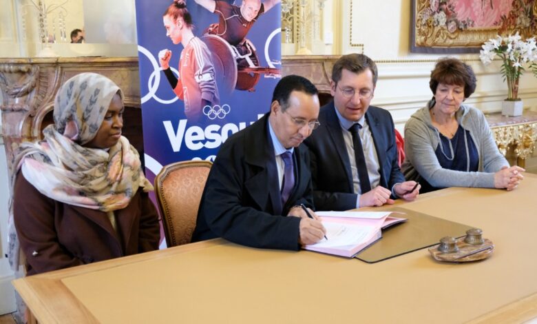 Photo de La Commune de Tevragh Zeina signe une convention de Partenariat avec la Commune de Vesoul.