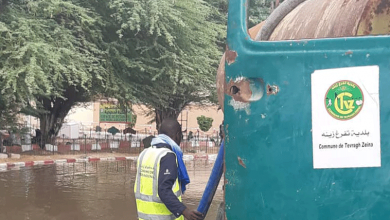 صورة بلدية تفرغ زينه تقوم بشفط مياه الأمطار عن شوارع المقاطعة