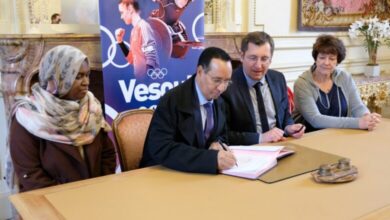 صورة توقيع اتفاقية تعاون بين البلدية و بلدية فزول الفرنسية