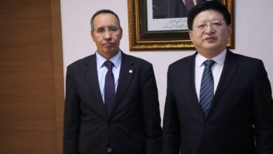 صورة عمدة بلدية تفرغ زينة يجري مباحثات مع السفير صيني