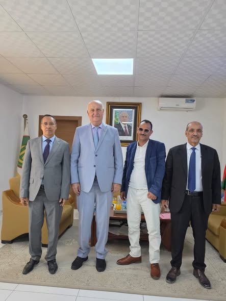 عمدة بلدية تفرغ زينة يستقبل القنصل اللبناني