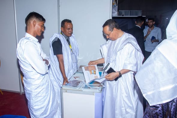 عمدة بلدية تفرغ زينة يزور معارض للتراث والصناعة التقليدية