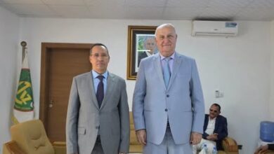صورة عمدة بلدية تفرغ زينة يستقبل القنصل اللبناني
