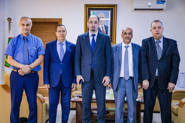 عمدة بلدية تفرغ زينة يستقبل السفير الجزائري
