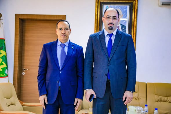 عمدة بلدية تفرغ زينة يستقبل السفير الجزائري