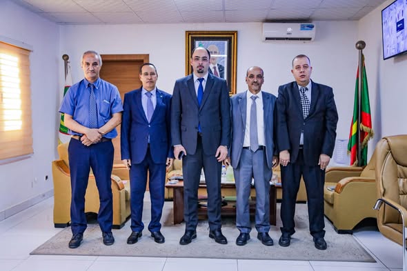 عمدة بلدية تفرغ زينة يستقبل السفير الجزائري